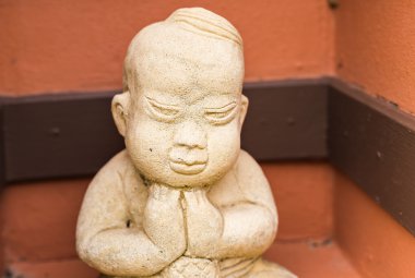 Açık havada geleneksel Tay heykelciği