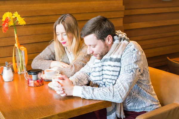 Young Religious Couple Saying Prayer Prior to Eating — Stock Photo, Image