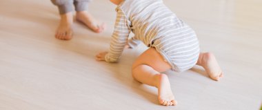 Bebek çocuk yatak odasında.