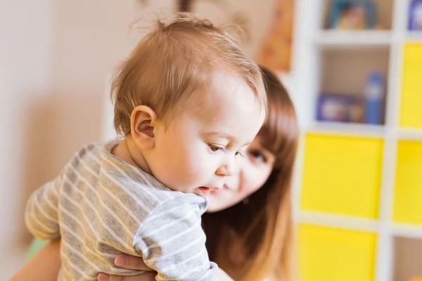 Vacker söt baby pojke — Stockfoto