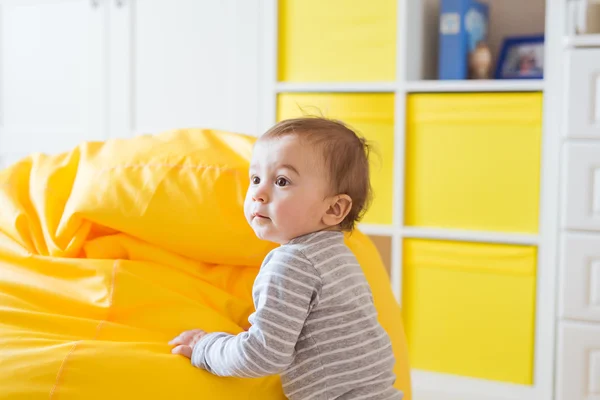 Hermosa adorable risa bebé niño cara infantil — Foto de Stock