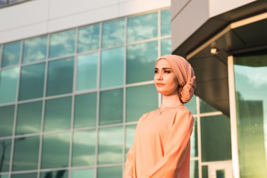 Müslüman Hijab giyen kadın portre