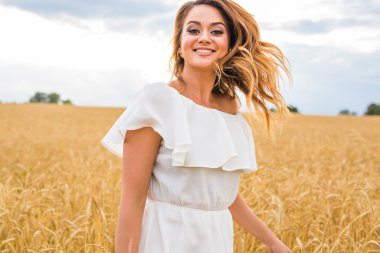 Güzellik kız açık havada doğa alanında