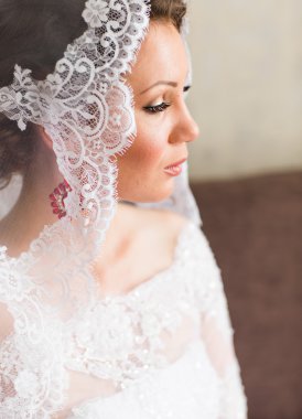 Güzel gelin. Düğün tarzı.