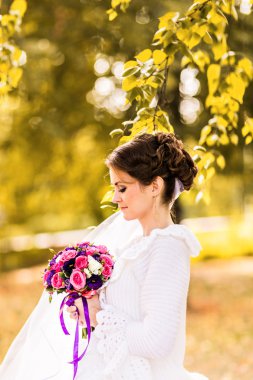 Sonbahar doğası üzerine gelin