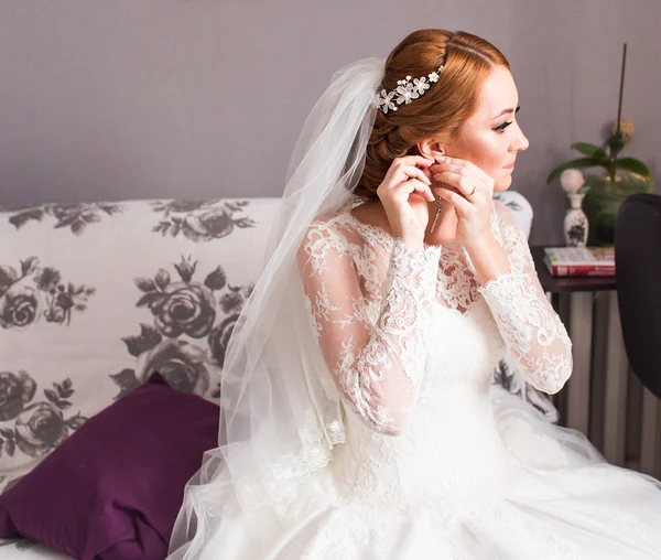 Bruid dragen sieraden — Stockfoto
