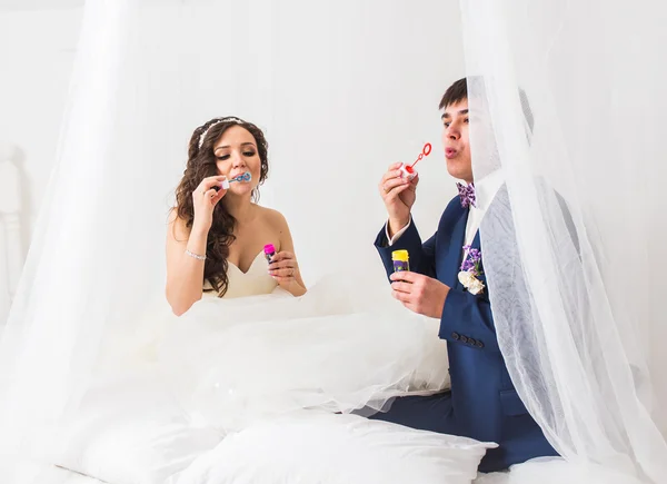 Novia y novio pareja de boda — Foto de Stock