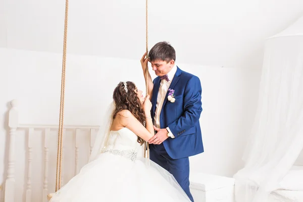 Casal de noivo e noiva — Fotografia de Stock