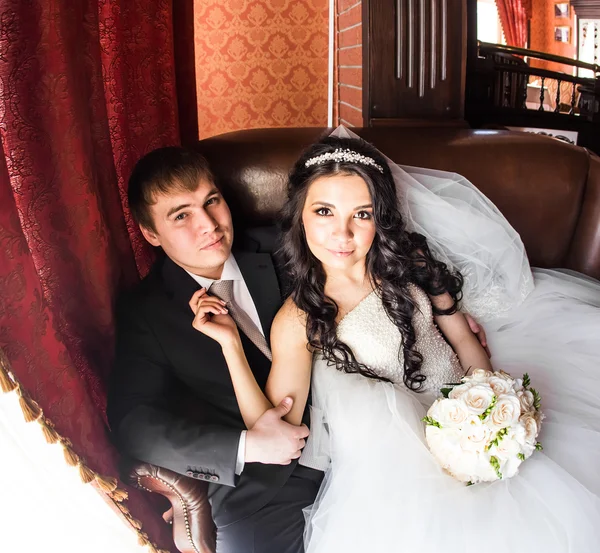 Porträt des Bräutigams und der Braut — Stockfoto