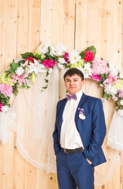 İç saygın genç adam.