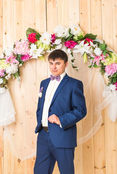 Portret van elegante man of bruidegom — Stockfoto