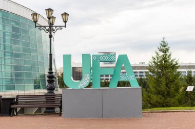 Ufa, Rusya - 15 Haziran 2021: Toratau Kongresi yakınlarındaki Ufa yazıtları