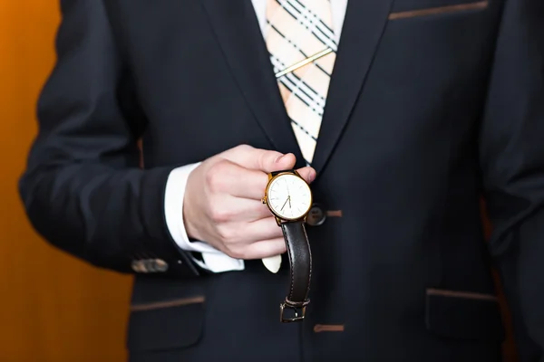 Young business man  looking at watch over white background — Stock Photo, Image
