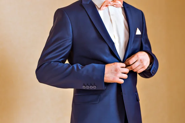 Hombre vestido — Foto de Stock