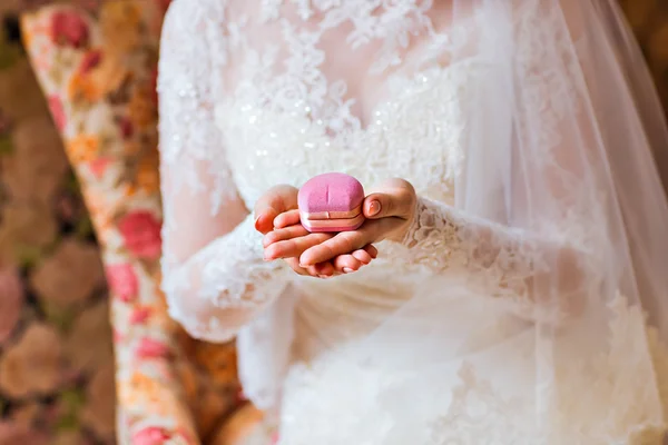 Hands of the bride — Stock Photo, Image