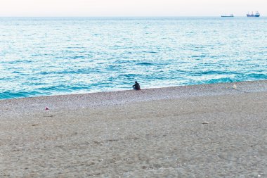 Kumsaldaki insanlar.