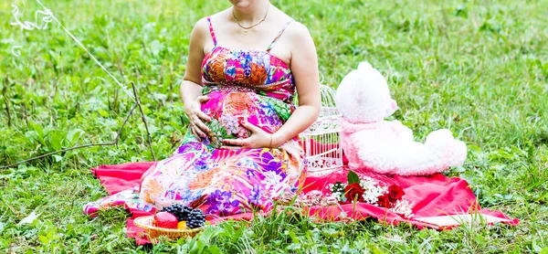 Buik van zwangere vrouw — Stockfoto