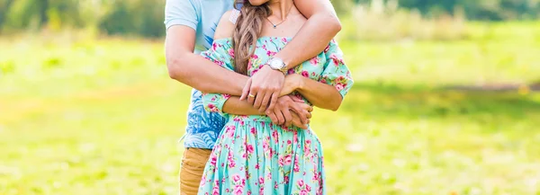 Pareja abrazando — Foto de Stock