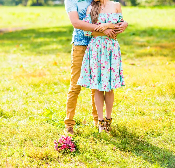 Pareja abrazando — Foto de Stock