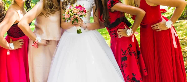 Bride and Groom With Bridesmaids — Stock Photo, Image