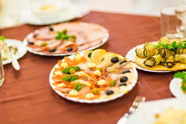 Salmón seshimi. comida tradicional japonesa —  Fotos de Stock