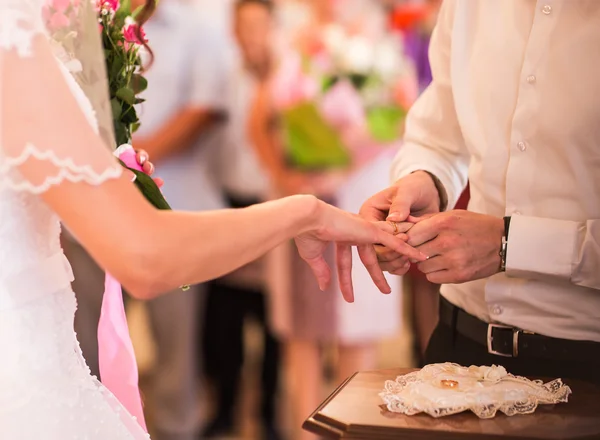 Romantisk scen från ogräsrensning firande. — Stockfoto