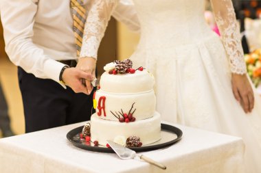 beyaz düğün pastası