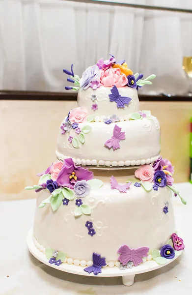 Gâteau de mariage blanc — Photo