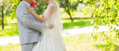 Sadece evli çift kucakladı