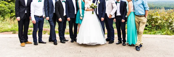 Guest clanging glasses at wedding party — Stock Photo, Image