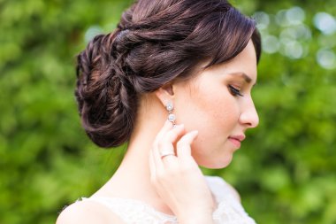 Güzel gelin gelinlik ve gelin buketi