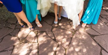  ayak bir gelin ve onun nedime