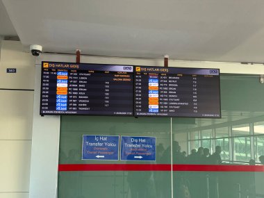 Uçuş çizelgeleri, havaalanına varış ve kalkış çizelgeleri.