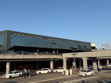 Belgrad, Sırbistan - 4 Temmuz 2025: Nikola Tesla Havaalanı Yeni İnşaat ve Kalkış Terminal Yolu Surcin