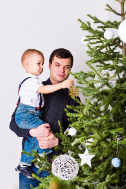 Oğul ve baba Noel ağacı süsleme