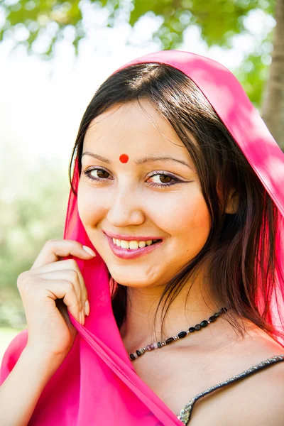 Retrato de una joven india — Foto de Stock