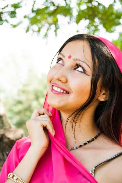 Retrato de uma jovem indiana — Fotografia de Stock