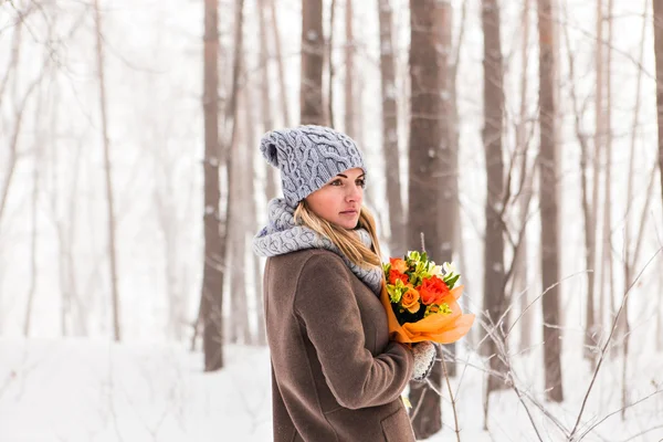 Kış kadın portre açık — Stok fotoğraf