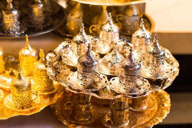 Istanbul çarşı bakır geleneksel biber değirmen