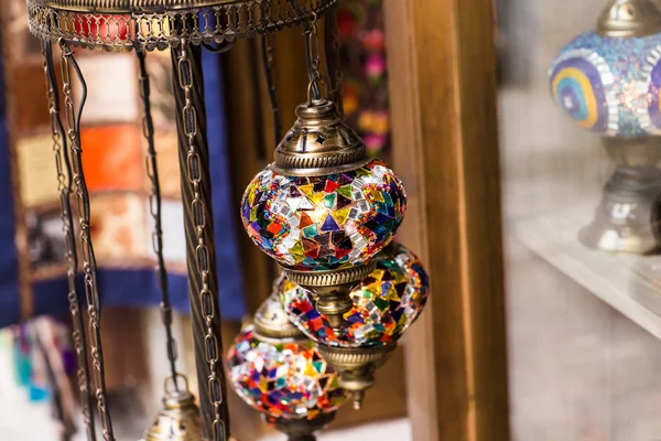 Turecki lampy na sprzedaż w Grand Bazaar, Istanbul — Zdjęcie stockowe