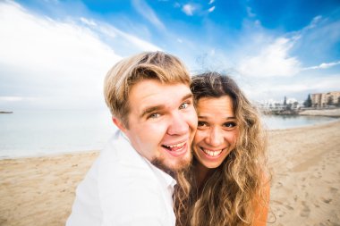 plajda eğlenmek Çift