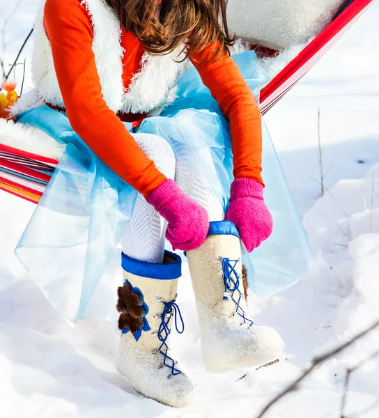 Woman put on her winter shoes. felt boots — Stock Photo, Image