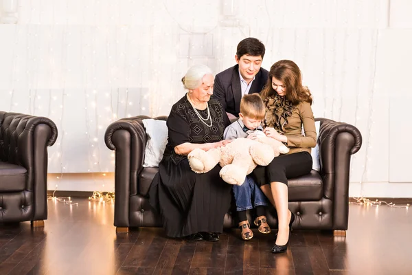 Multi Generation Family Relaxing On Sofa At Home — Stock Photo, Image