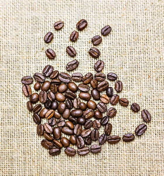 Café tasse de grains de café sur toile de jute texture — Photo