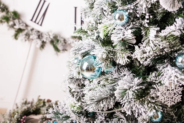 Vánoční stromeček a dekorace — Stock fotografie