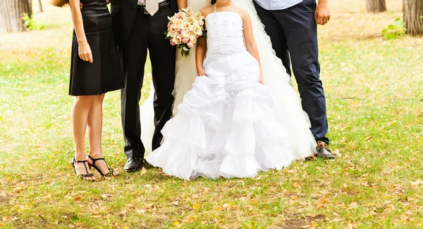 The bride and groom with their guests — Stock Photo, Image