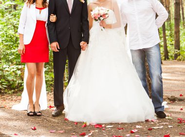 Gelin ve damat Konuklar ile kutluyor