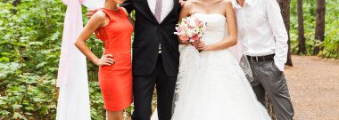 Gelin ve damat Konuklar ile kutluyor