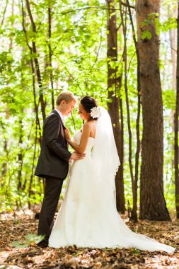 mutlu genç gelin ve damat onların düğün günü