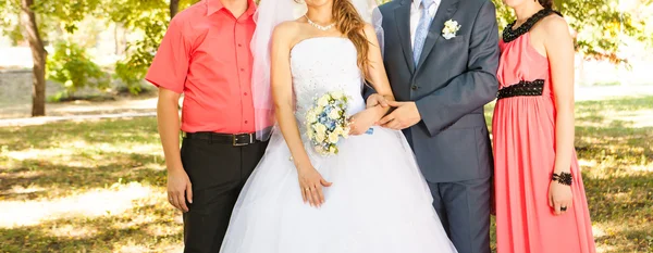 The bride and groom with guests — Stock Photo, Image